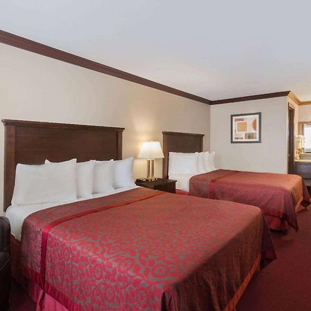Days Inn By Wyndham אובורן מראה חיצוני תמונה