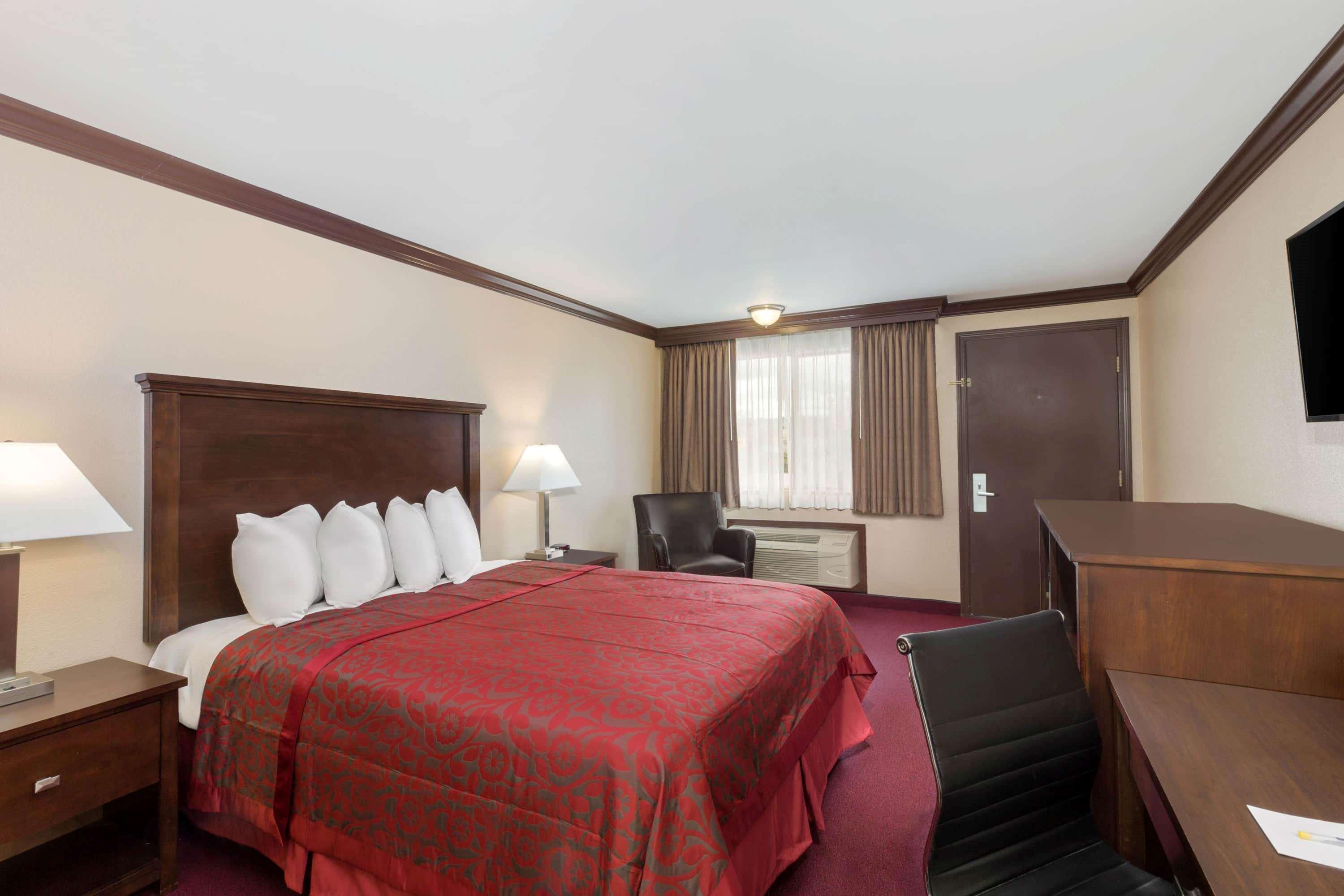 Days Inn By Wyndham אובורן מראה חיצוני תמונה