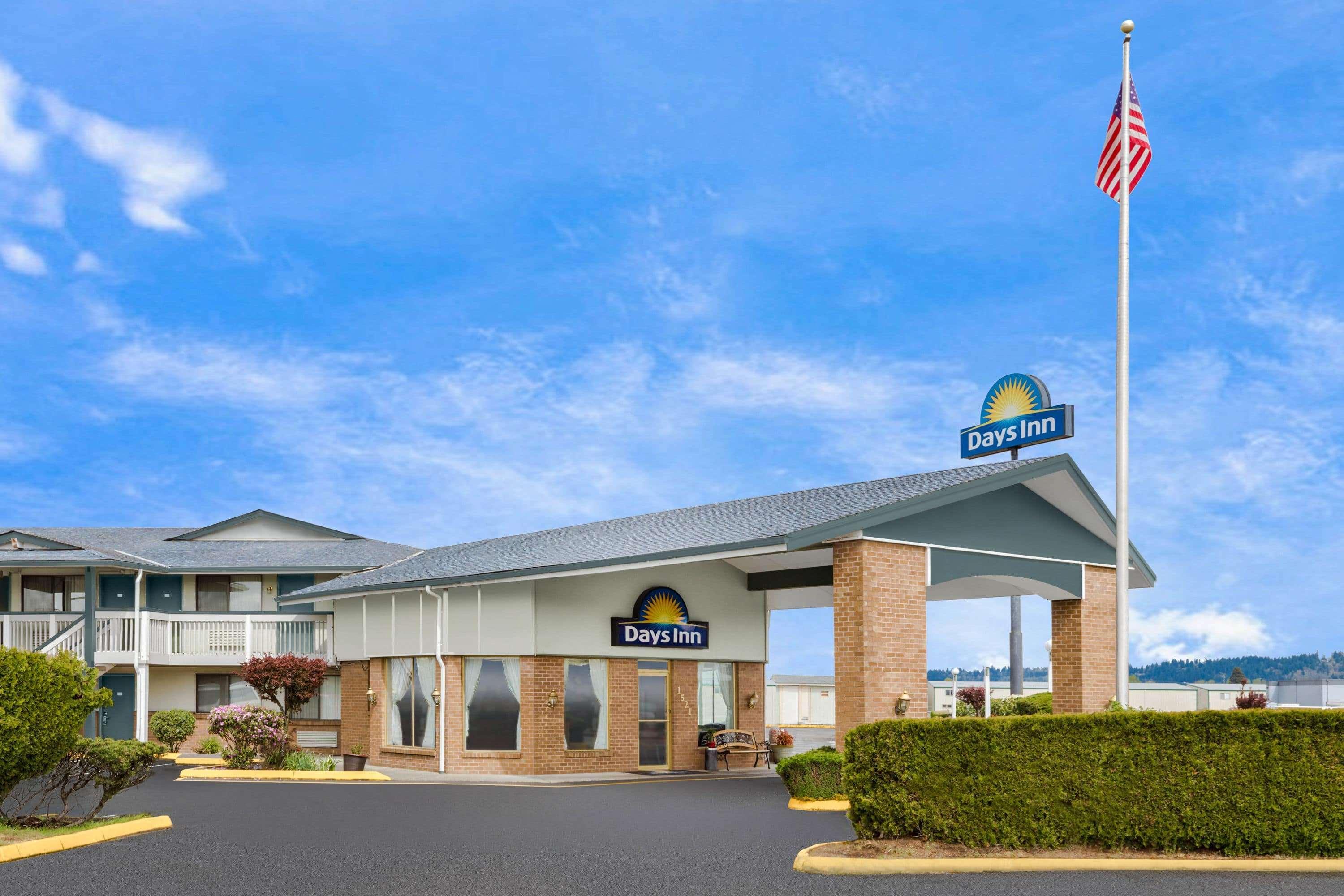 Days Inn By Wyndham אובורן מראה חיצוני תמונה
