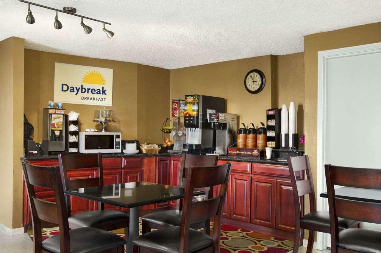 Days Inn By Wyndham אובורן מראה חיצוני תמונה