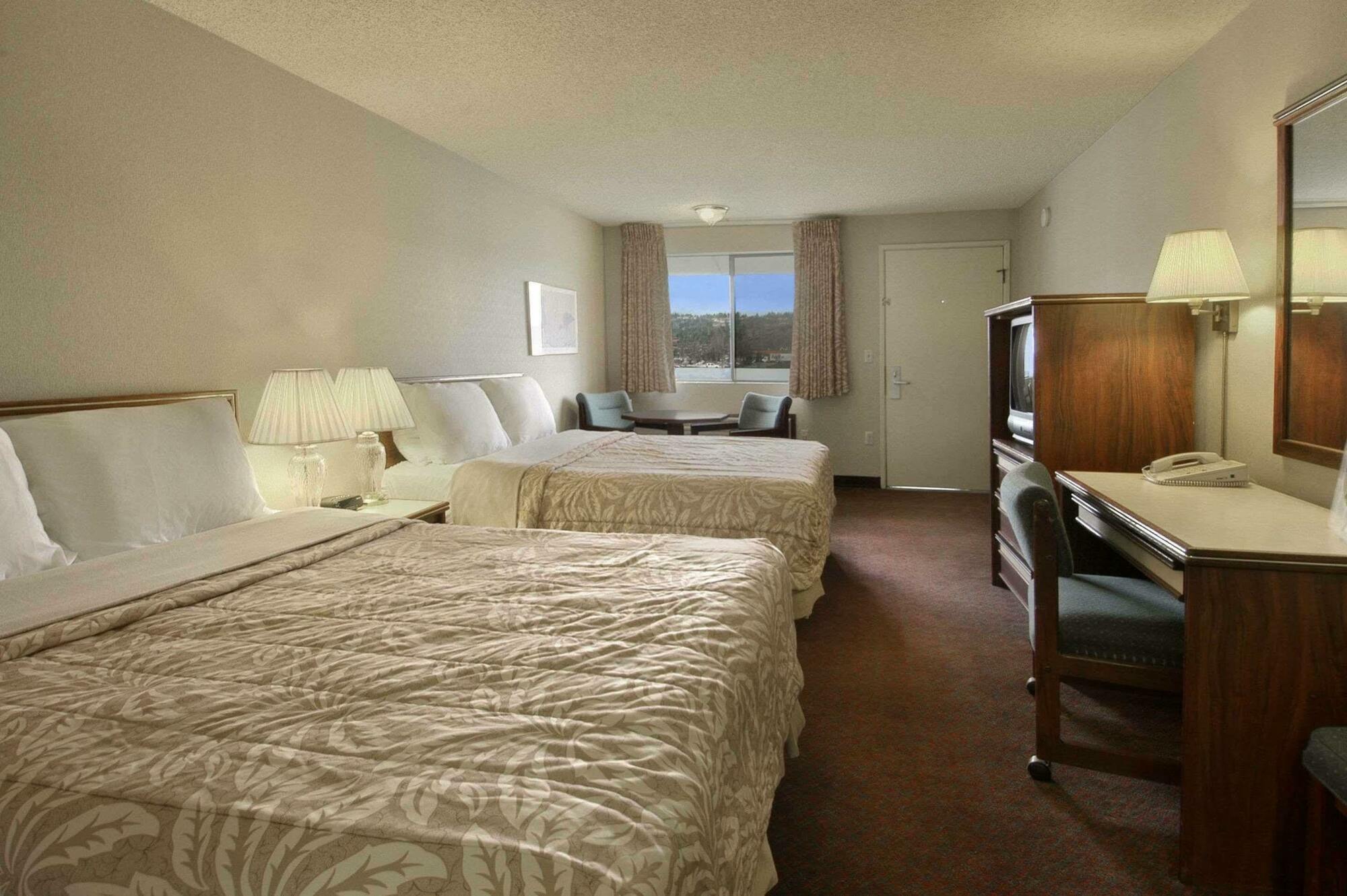 Days Inn By Wyndham אובורן מראה חיצוני תמונה